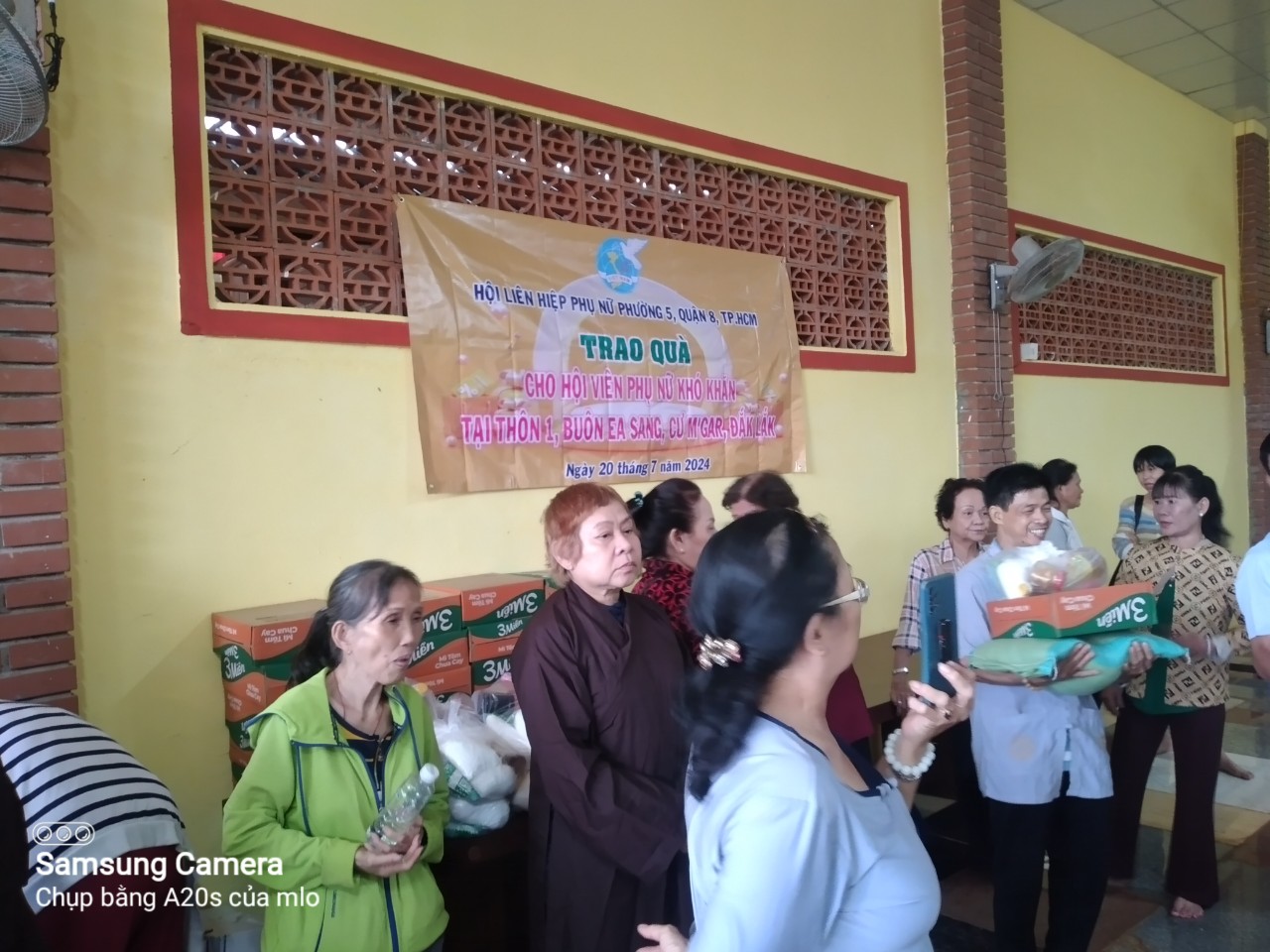 HỘI CHỮ THẬP ĐỎ XÃ EA HĐING PHỐI HỢP CÙNG CHÙA HƯNG PHÁP VÀ HỘI PHỤ NỮ PHƯỜNG 5, QUẬN 8, TP HỒ CHÍ MINH TẶNG QUÀ CHO CÁC HOÀN CẢNH KHÓ KHĂN TẠI XÃ EA H'ĐING
